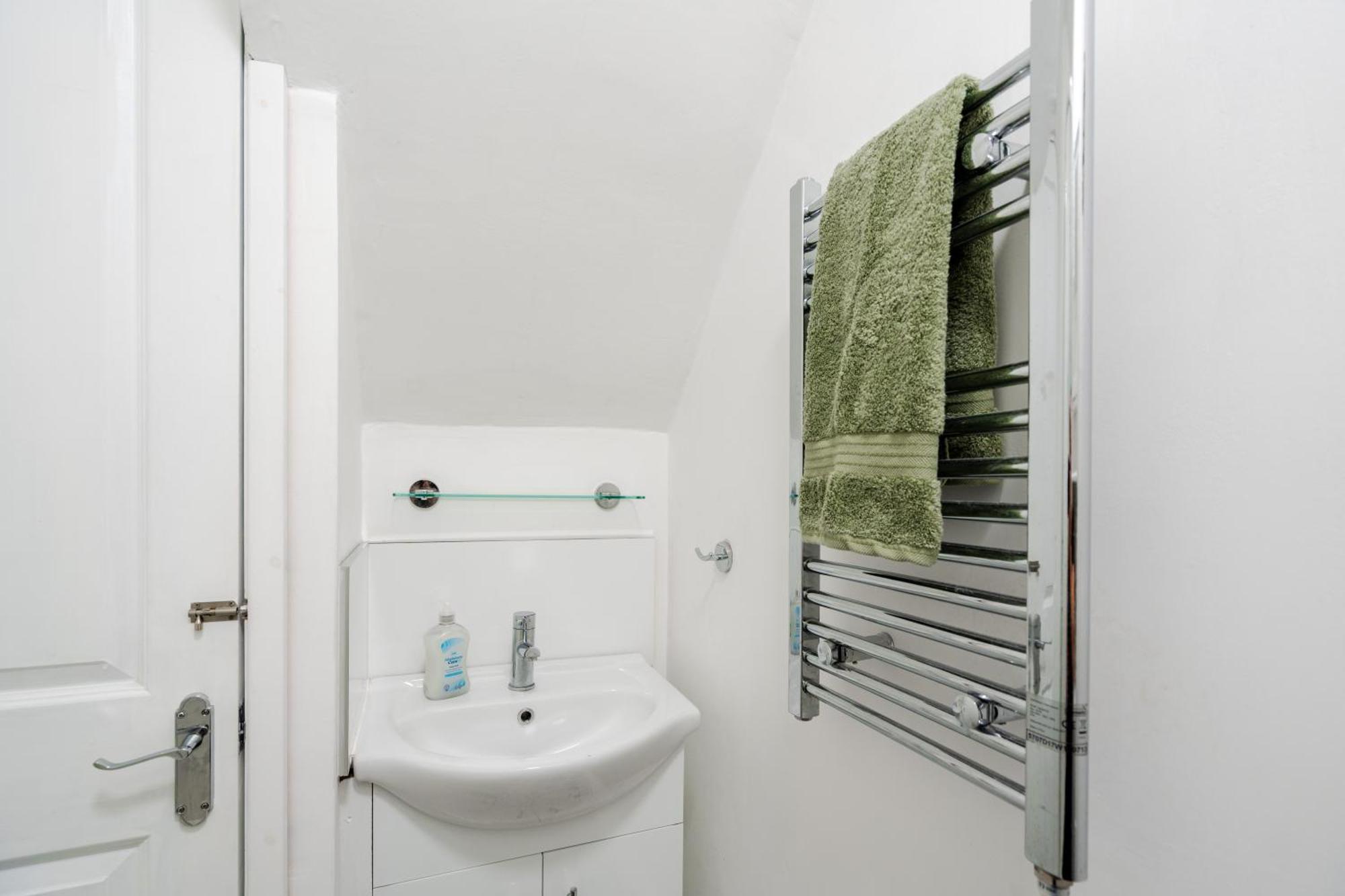 Swiss Haven - Spacious 3 Bedroom House Ліверпуль Екстер'єр фото