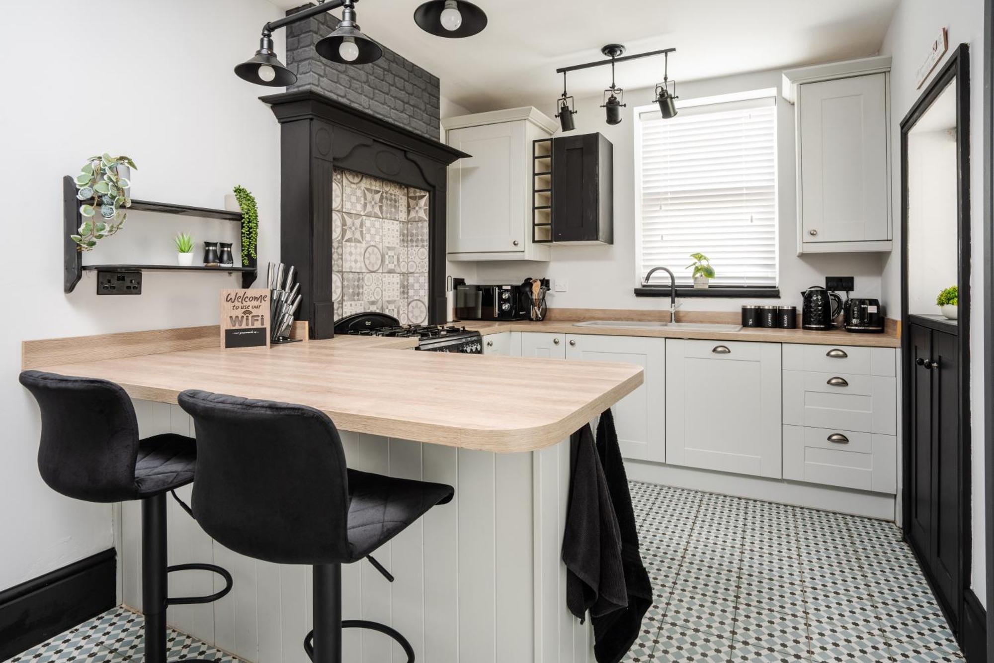 Swiss Haven - Spacious 3 Bedroom House Ліверпуль Екстер'єр фото