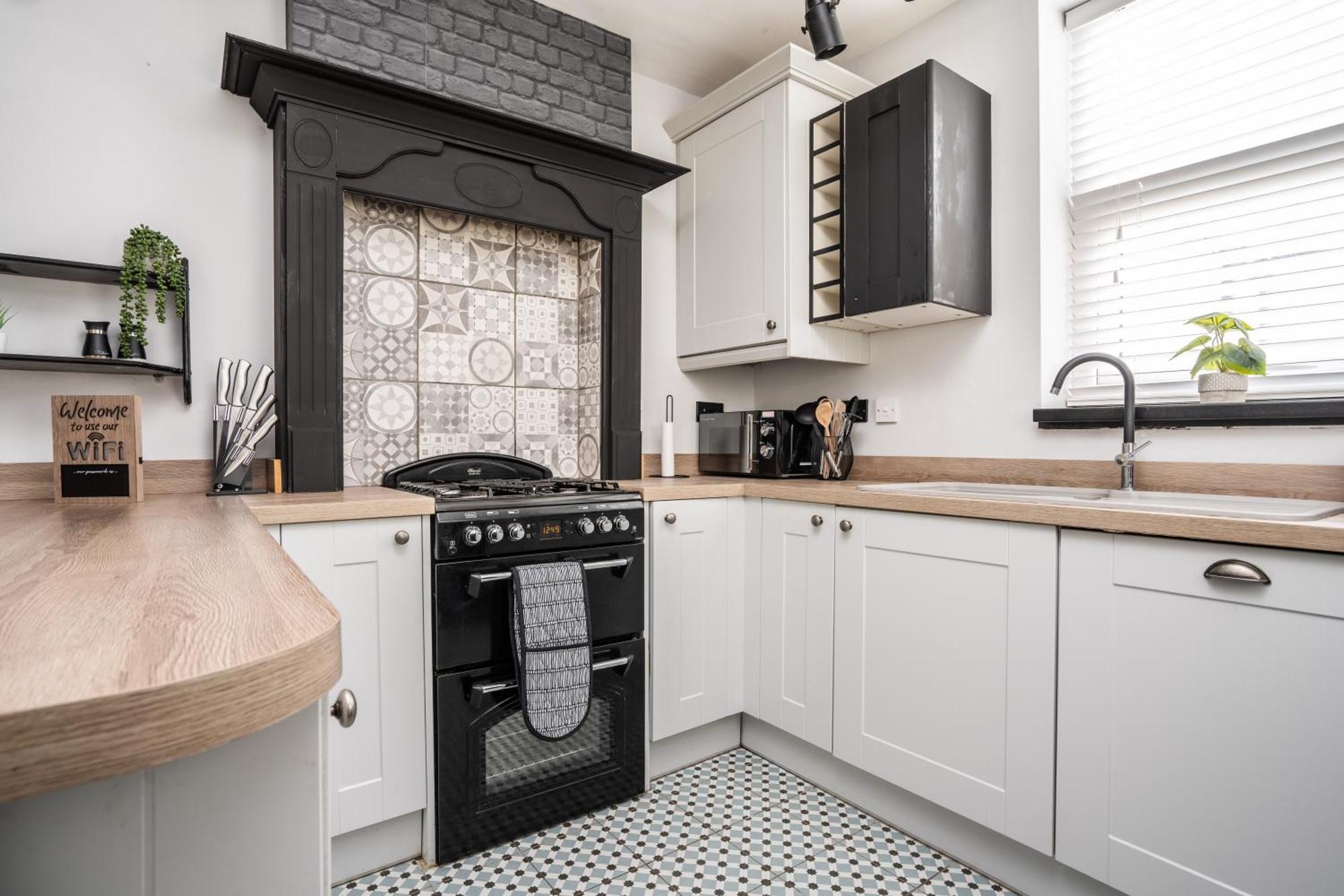 Swiss Haven - Spacious 3 Bedroom House Ліверпуль Екстер'єр фото