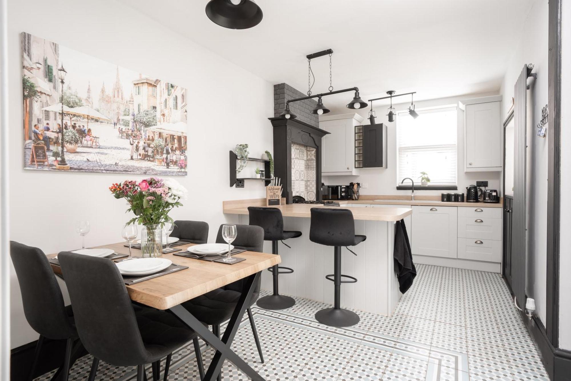 Swiss Haven - Spacious 3 Bedroom House Ліверпуль Екстер'єр фото